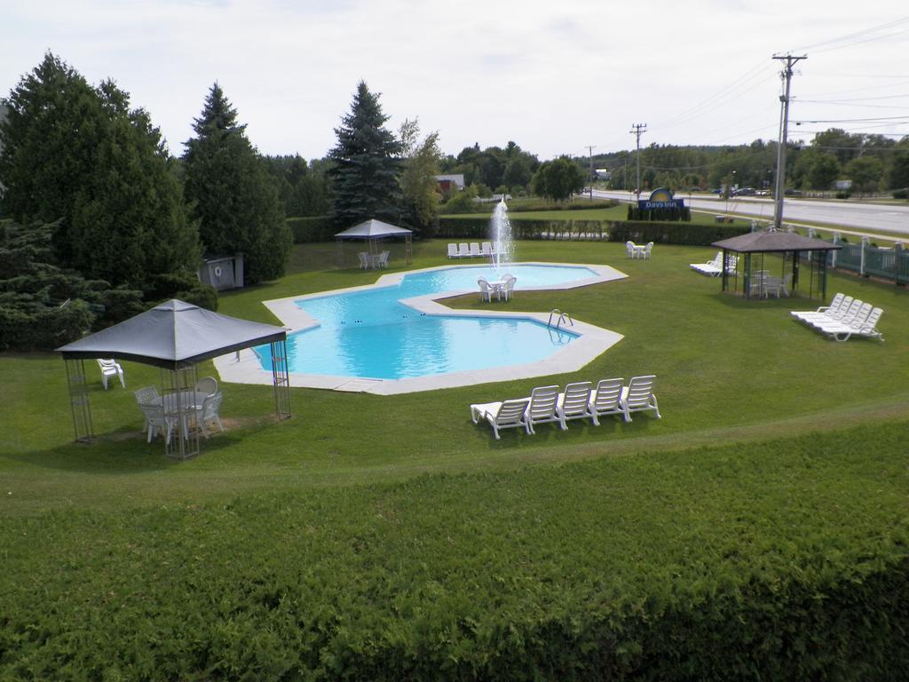 Days Inn By Wyndham Shelburne/Burlington Екстериор снимка