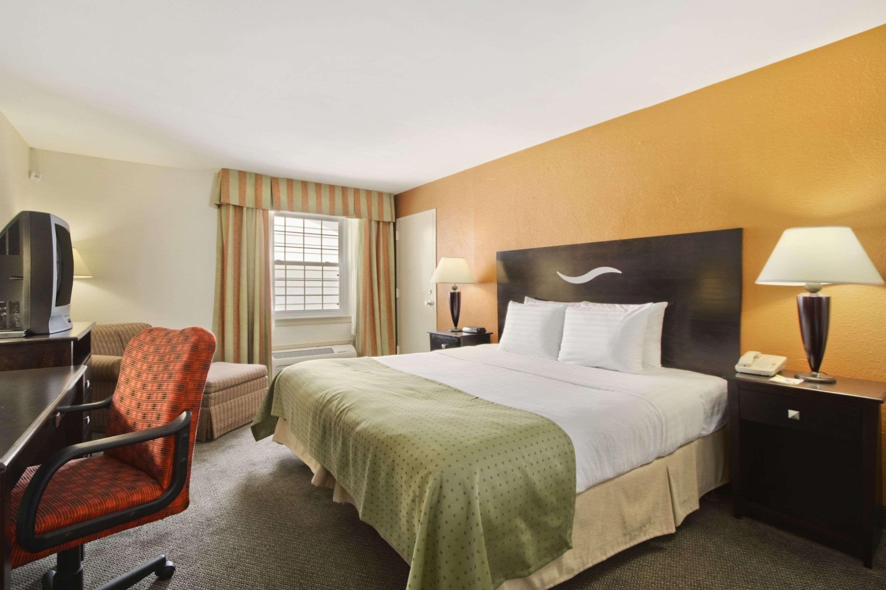 Days Inn By Wyndham Shelburne/Burlington Екстериор снимка