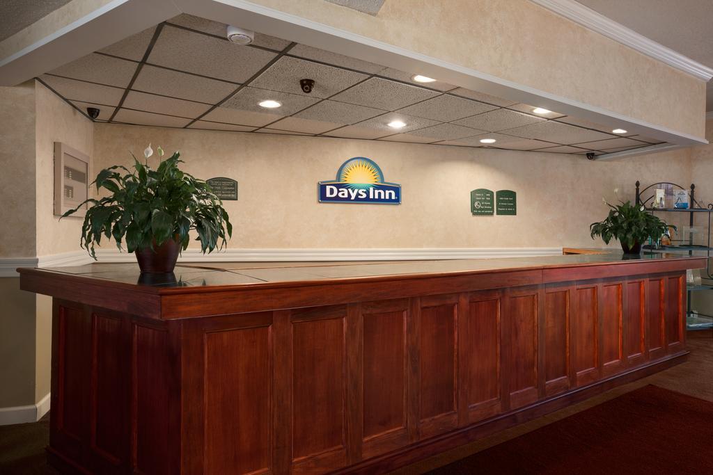 Days Inn By Wyndham Shelburne/Burlington Екстериор снимка