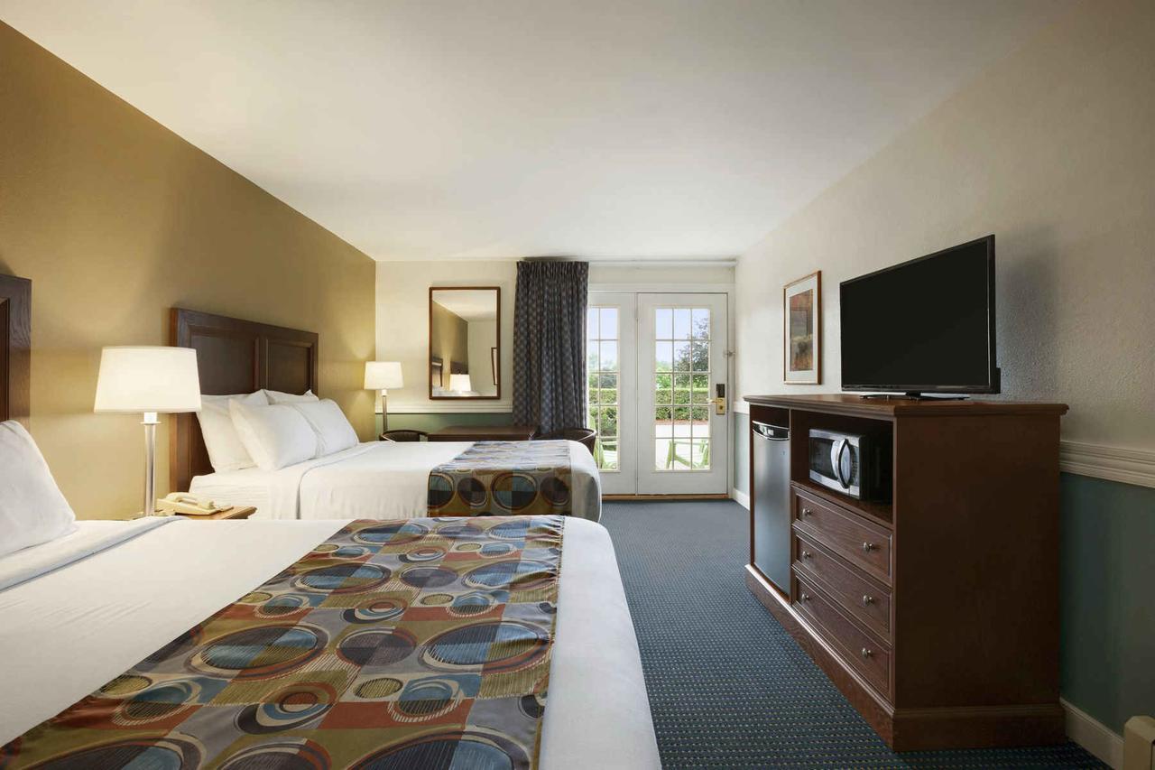 Days Inn By Wyndham Shelburne/Burlington Стая снимка