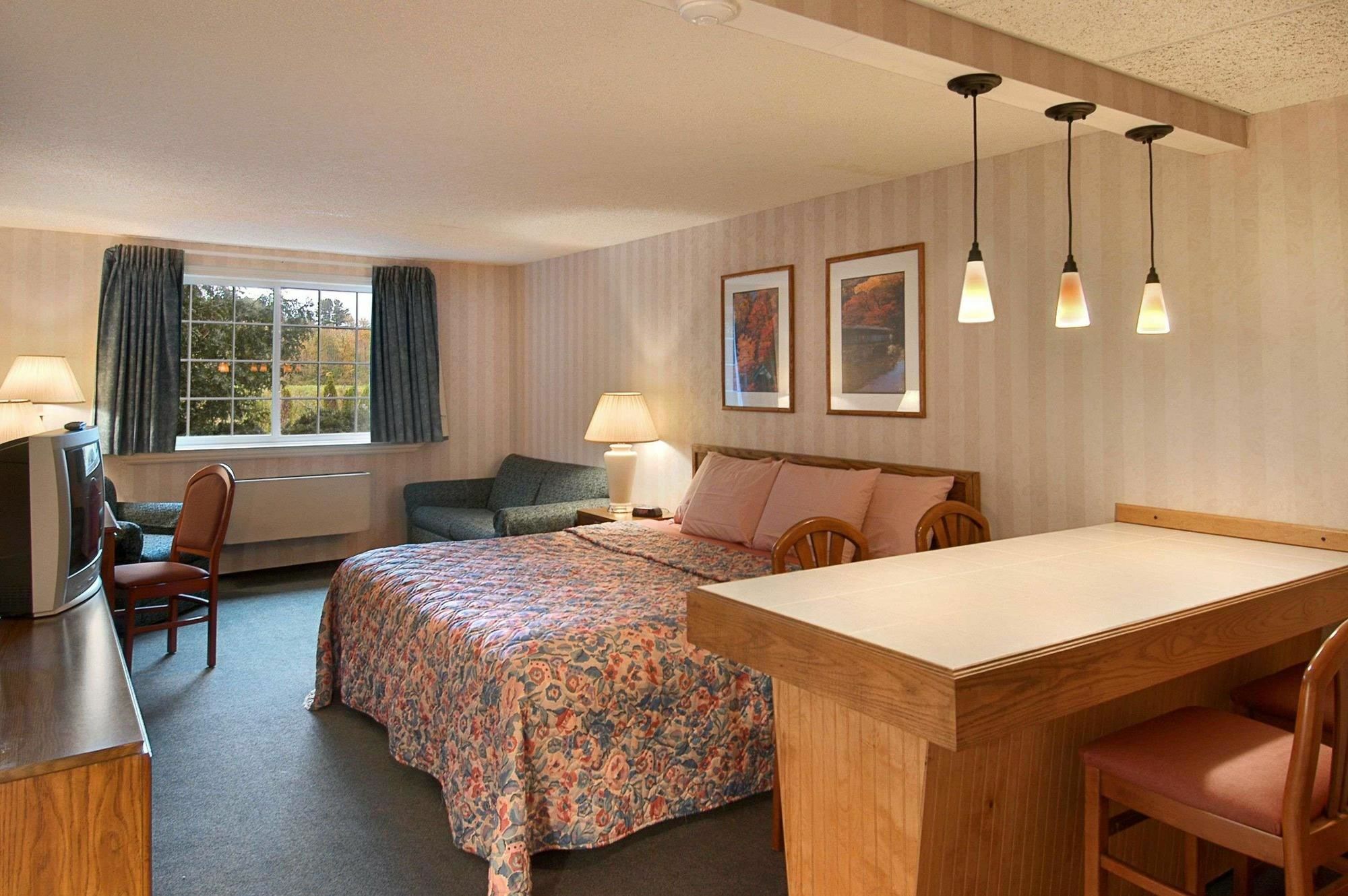Days Inn By Wyndham Shelburne/Burlington Екстериор снимка
