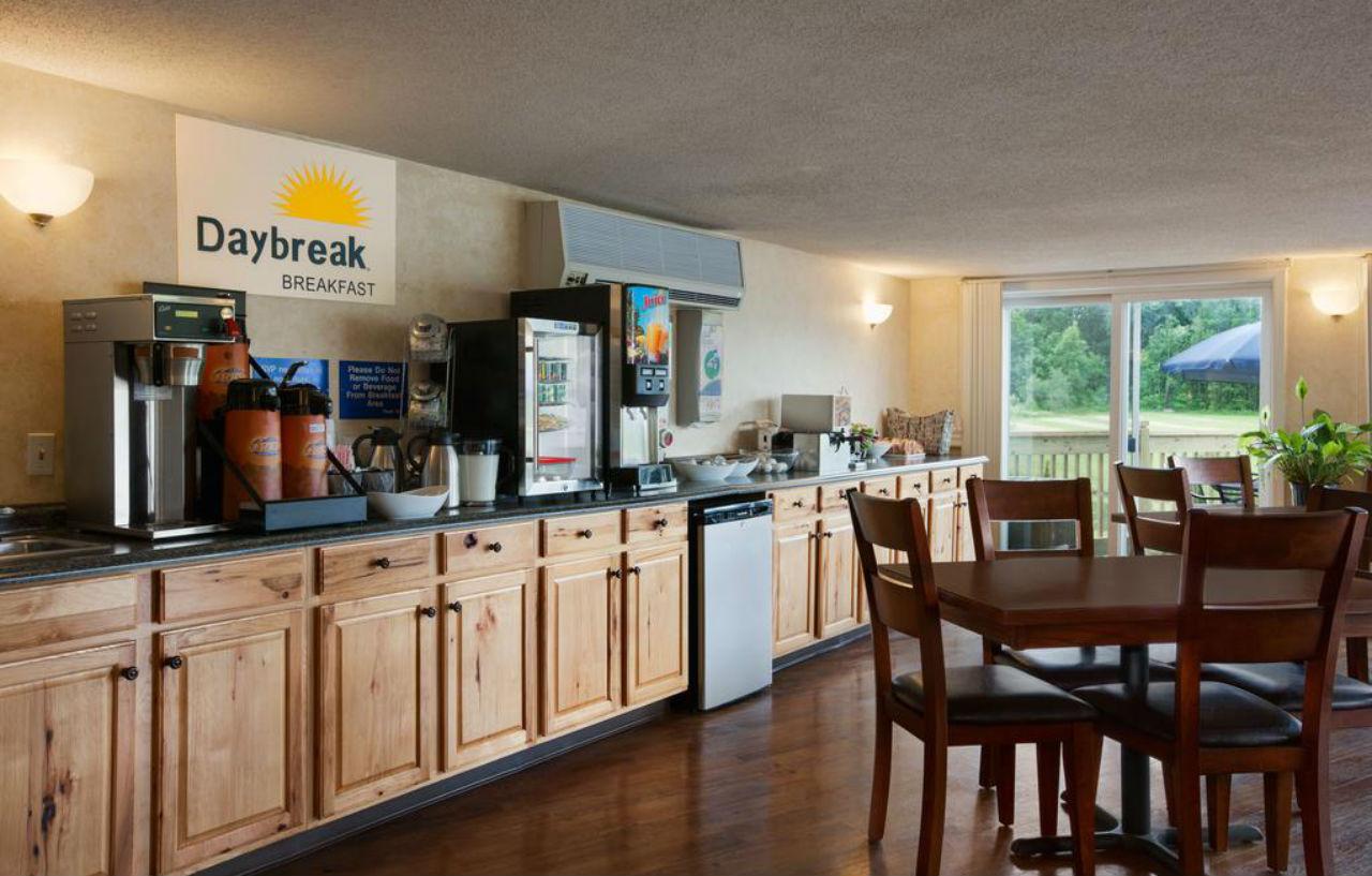 Days Inn By Wyndham Shelburne/Burlington Екстериор снимка